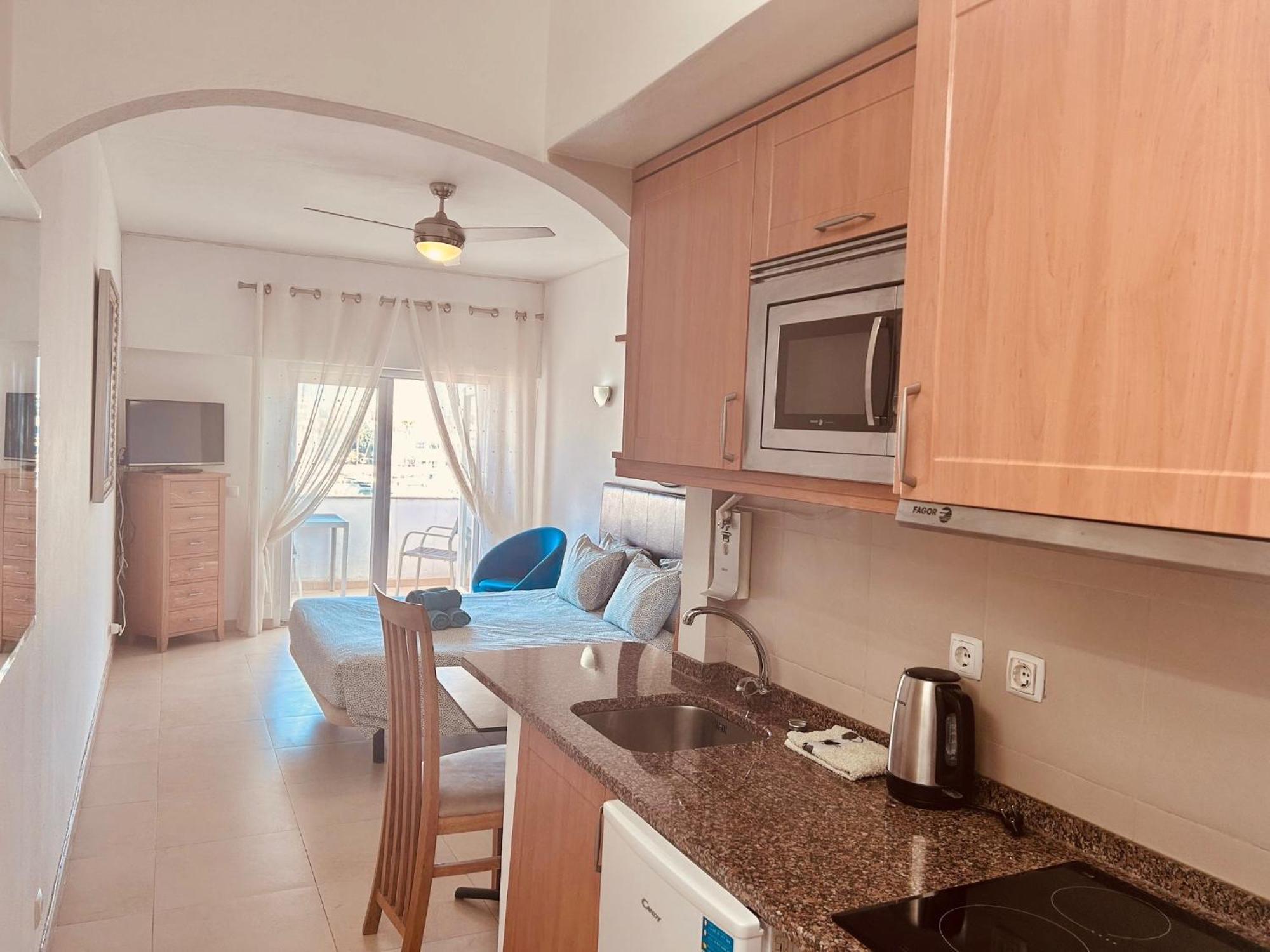 Lagos Main Avenue Studio With Marina View Balcony 外观 照片