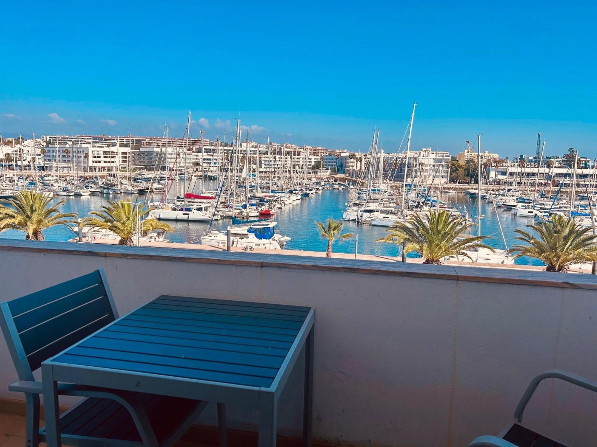 Lagos Main Avenue Studio With Marina View Balcony 外观 照片